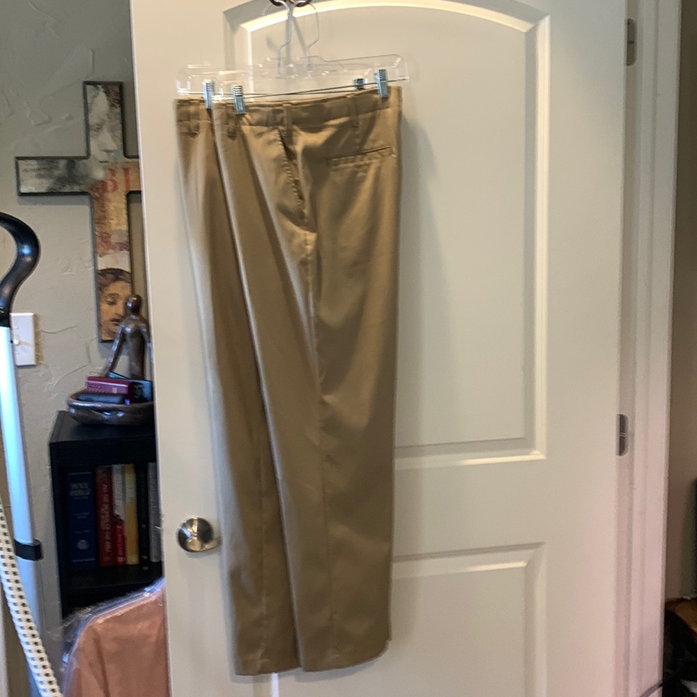Men 32/30 bcg slacks tan relaxed fit like new